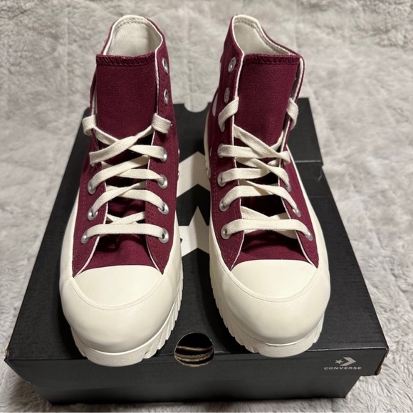 New Converse CTAS Lugged 2.0 Hi Top Sneakers - Picture 7 of 9
